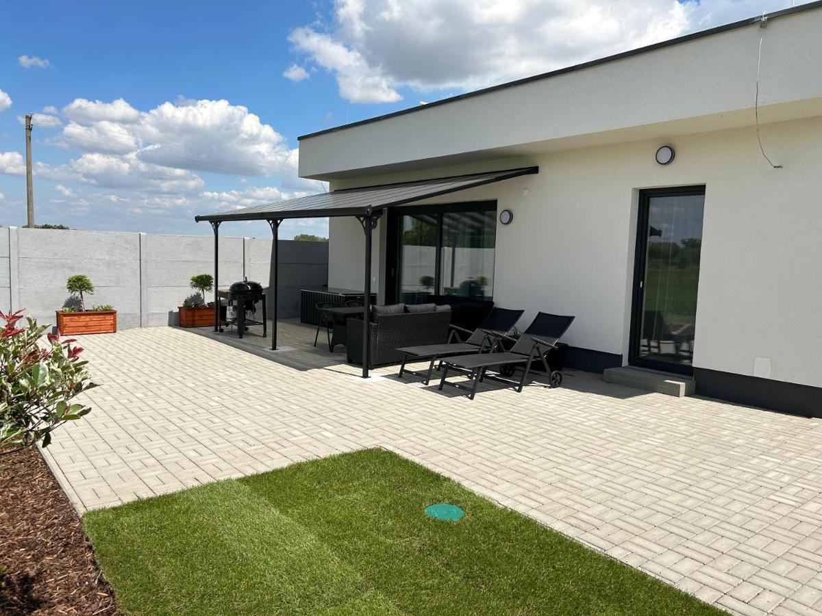 Apartman Zuzana Nesvady المظهر الخارجي الصورة